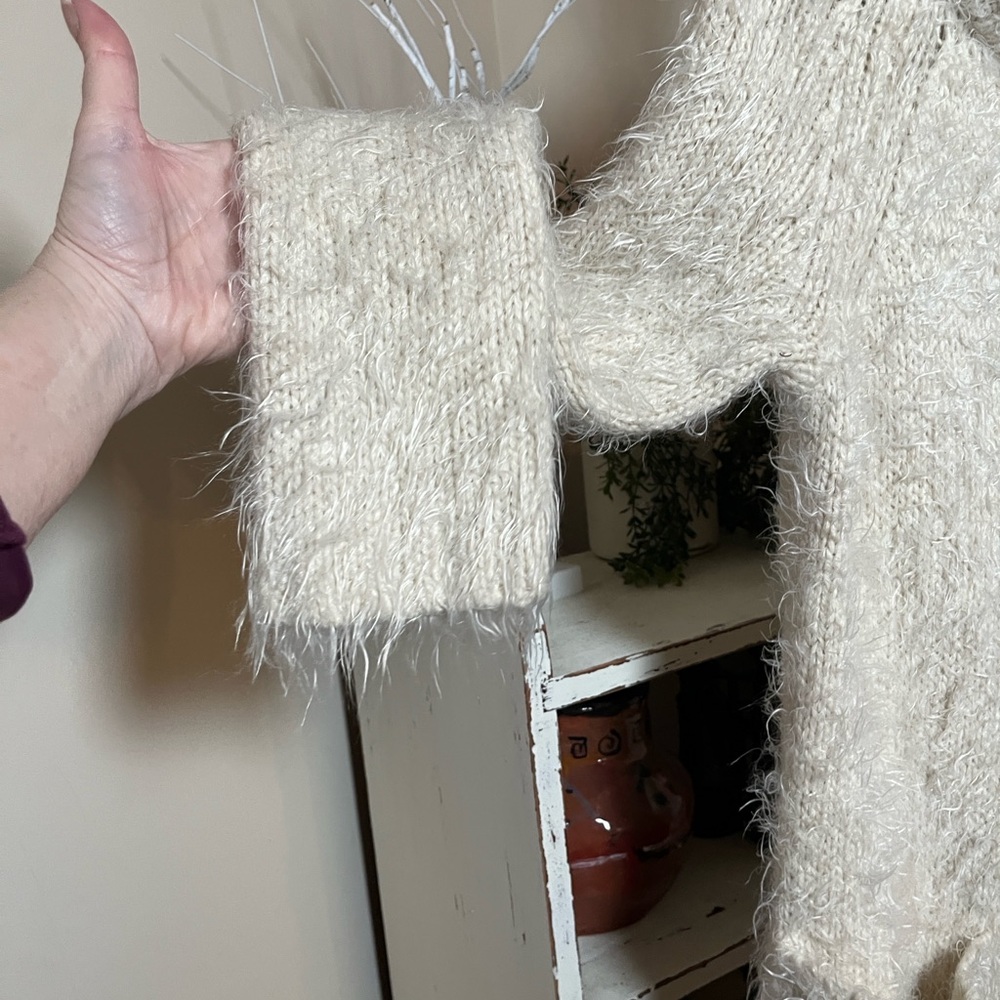 Free People S/M Wool Blend Ivory Eyelash Cowl Neck.Hidden Snap Buttons Soft. EUC - Picture 6 of 7